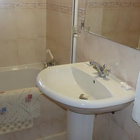 Residencial Vale-mar בית הארחה *