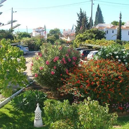 Residencial Vale-mar בית הארחה *