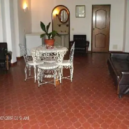 Residencial Vale-mar בית הארחה