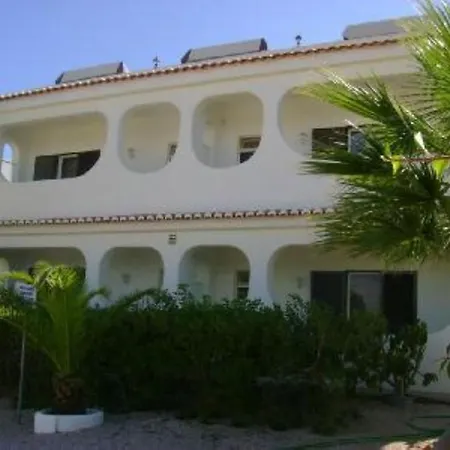 Residencial Vale-mar בית הארחה